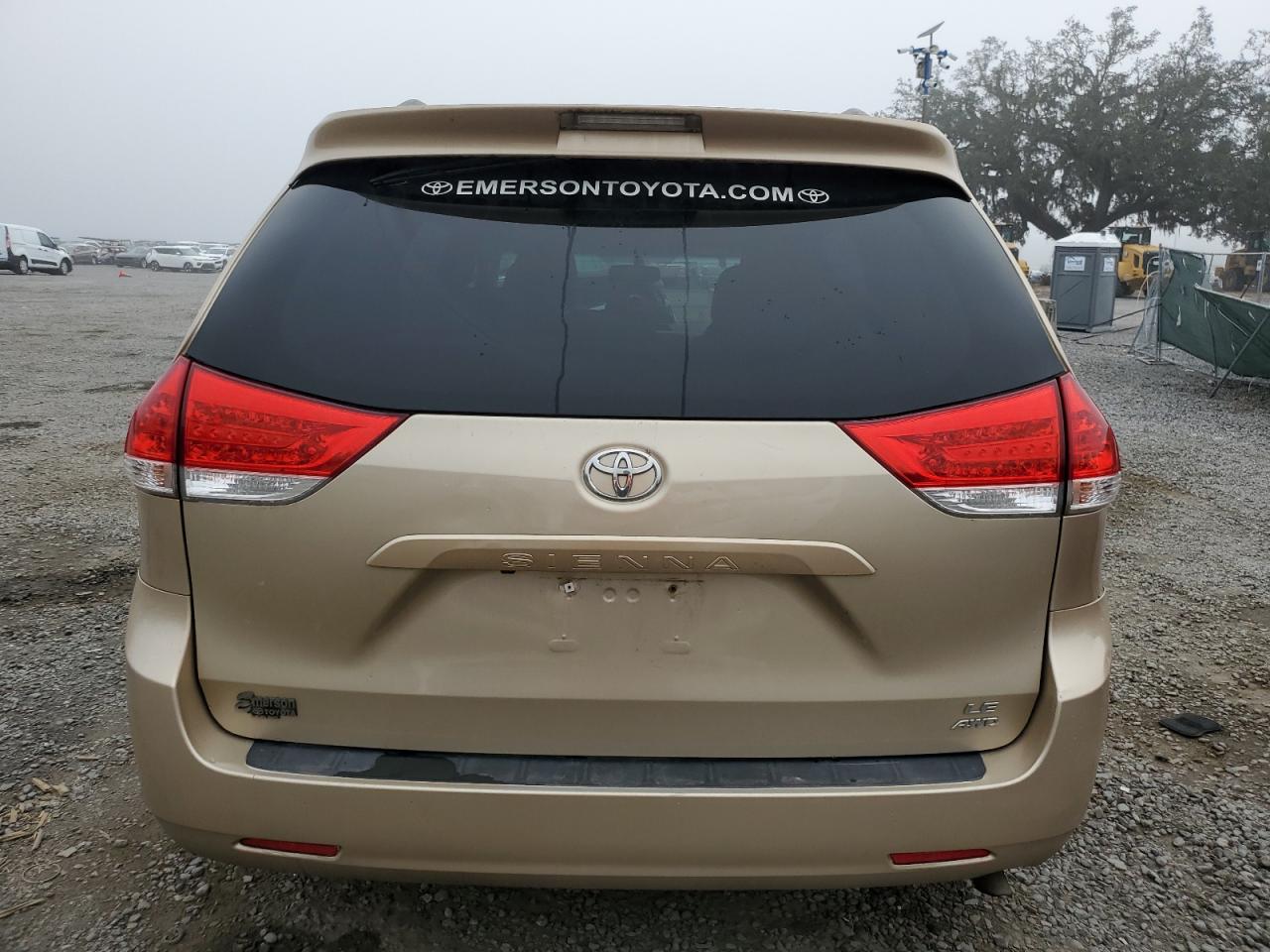 2011 Toyota Sienna - Image 6