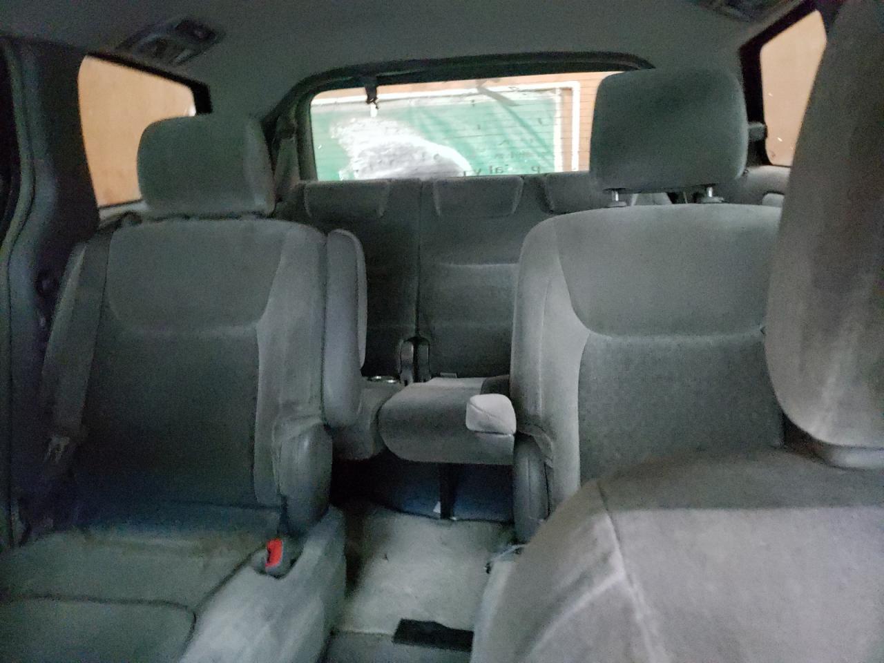 2004 Toyota Sienna - Image 10