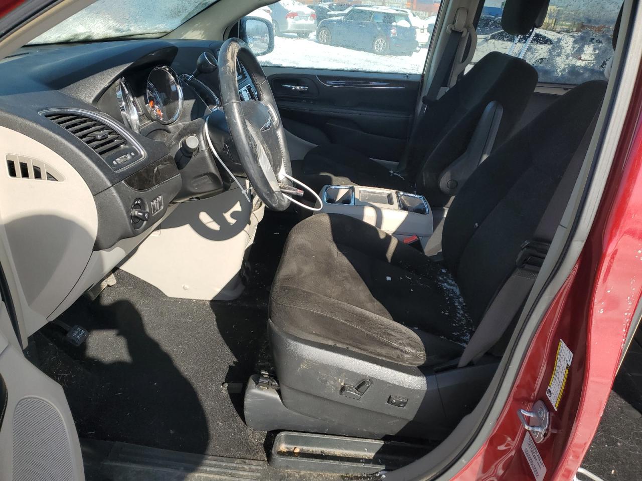 2015 Chrysler Town & Country - Image 7