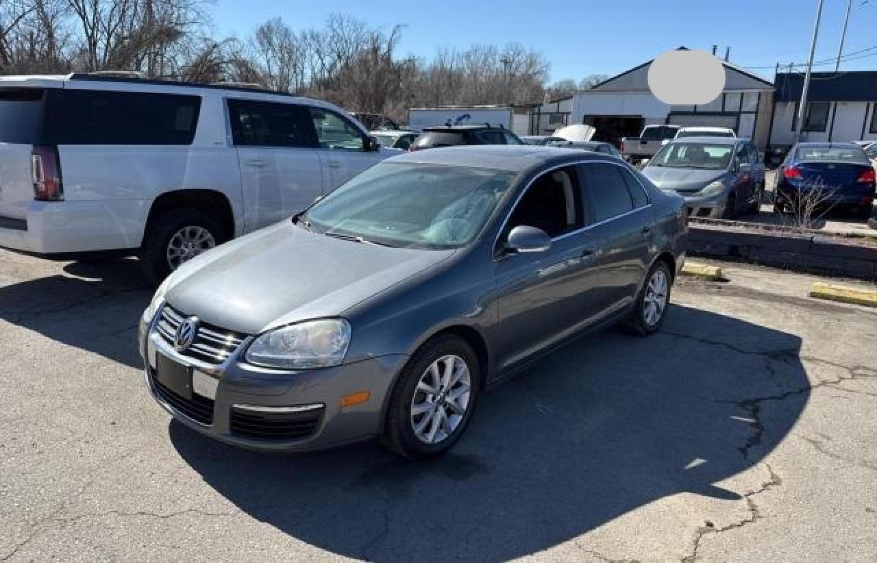 2010 Volkswagen Jetta - Image 2