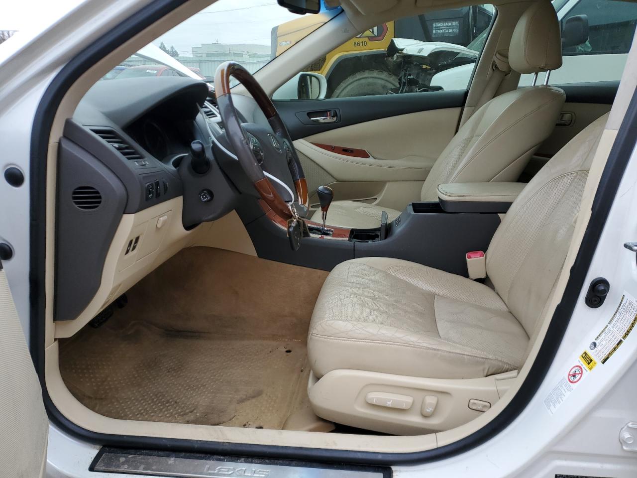 2010 Lexus ES - Image 7