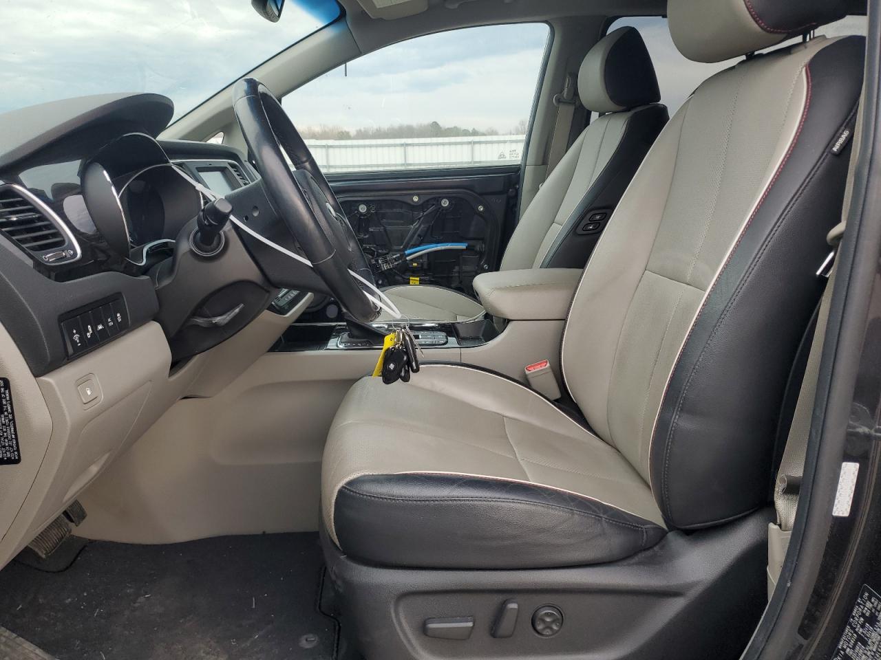 2020 Kia Sedona - Image 7