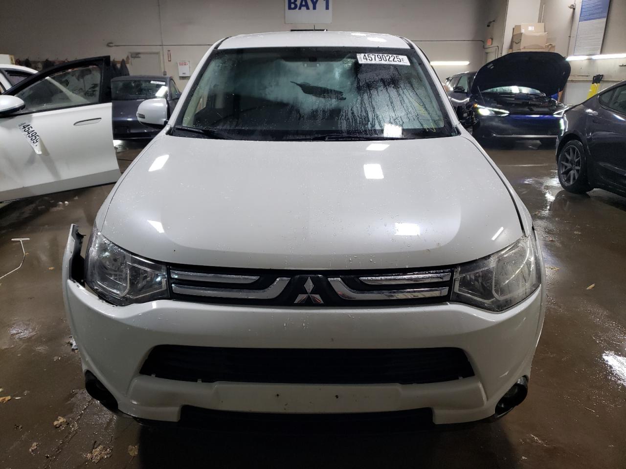 2014 Mitsubishi Outlander - Image 5