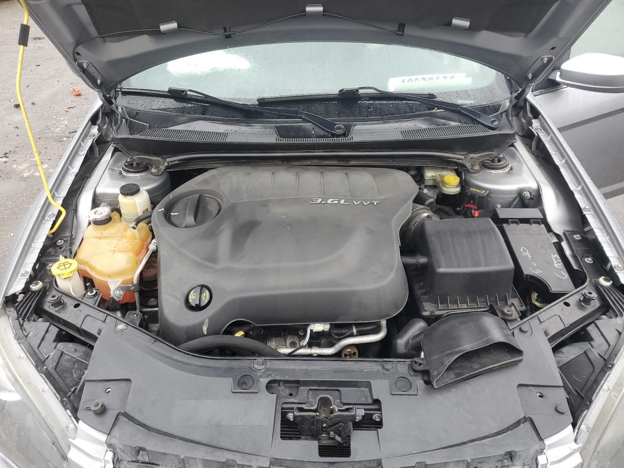 2013 Chrysler 200 - Image 13