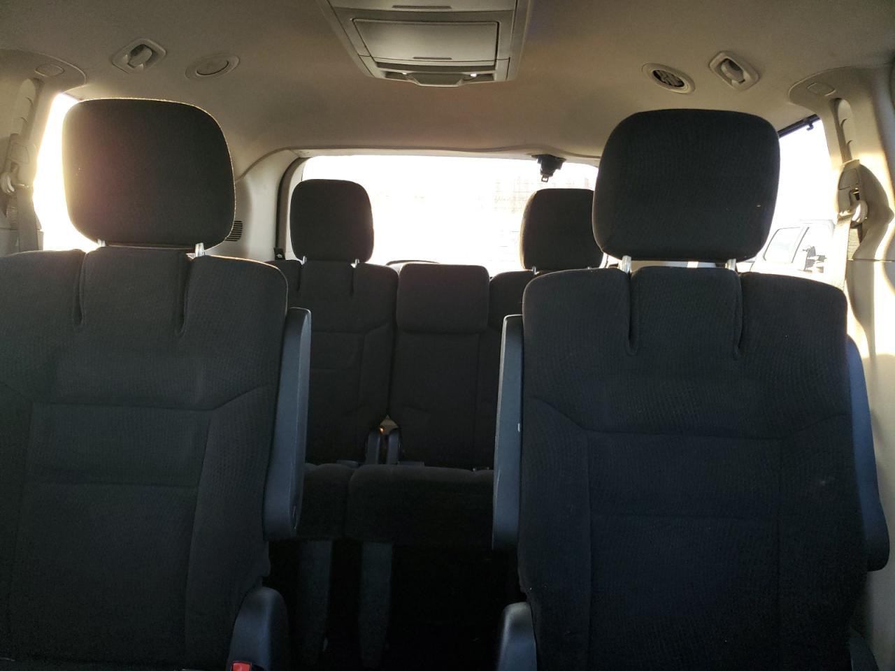 2014 Chrysler Town & Country - Image 10