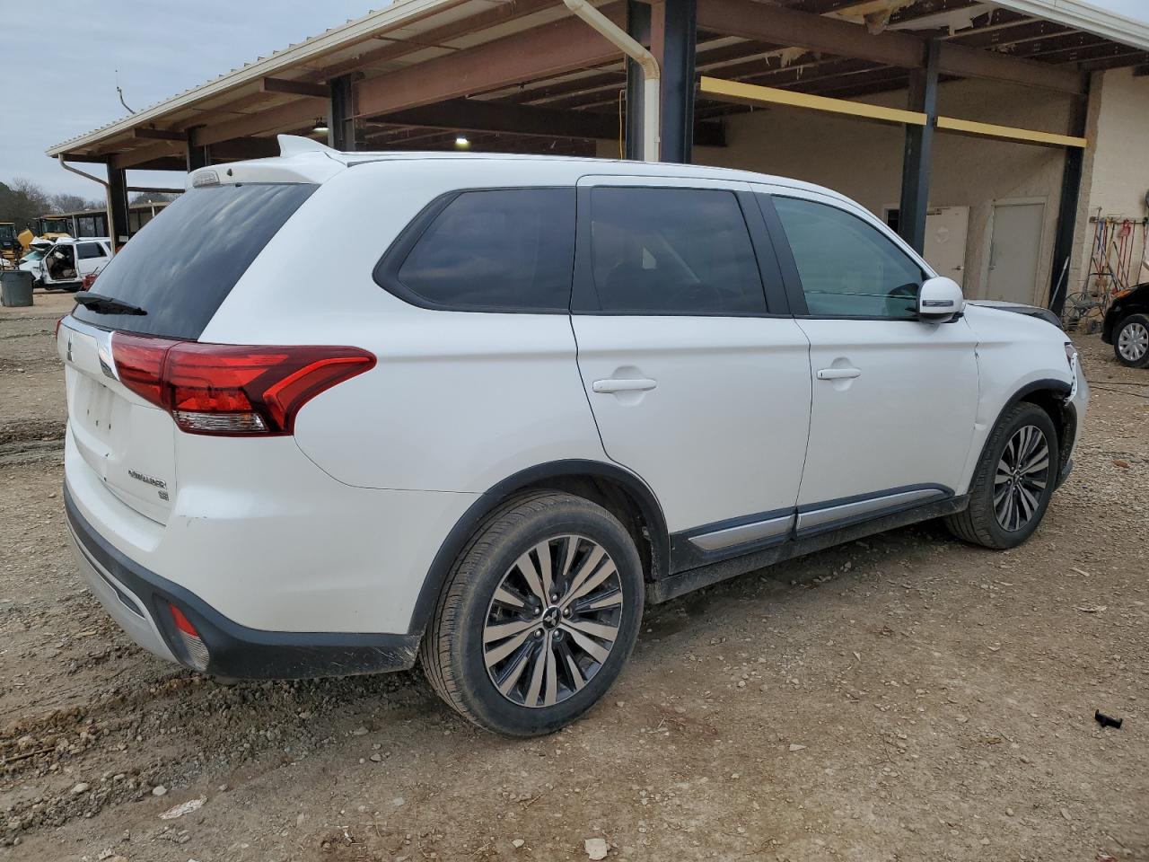 2019 Mitsubishi Outlander - Image 3