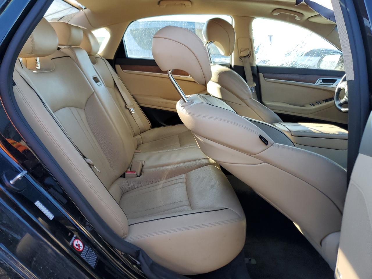 2016 Hyundai Genesis - Image 10