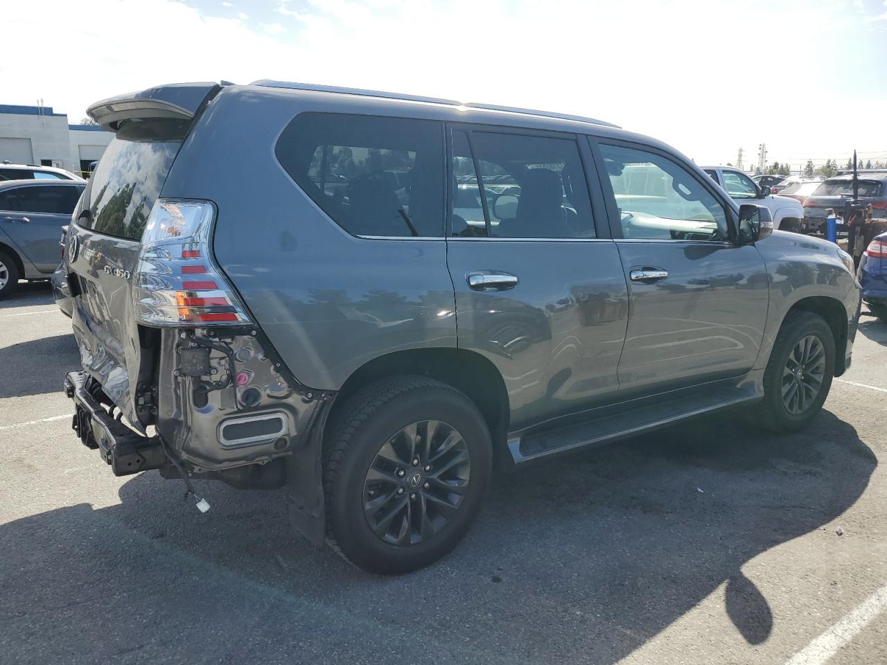 2022 Lexus GX - Image 3