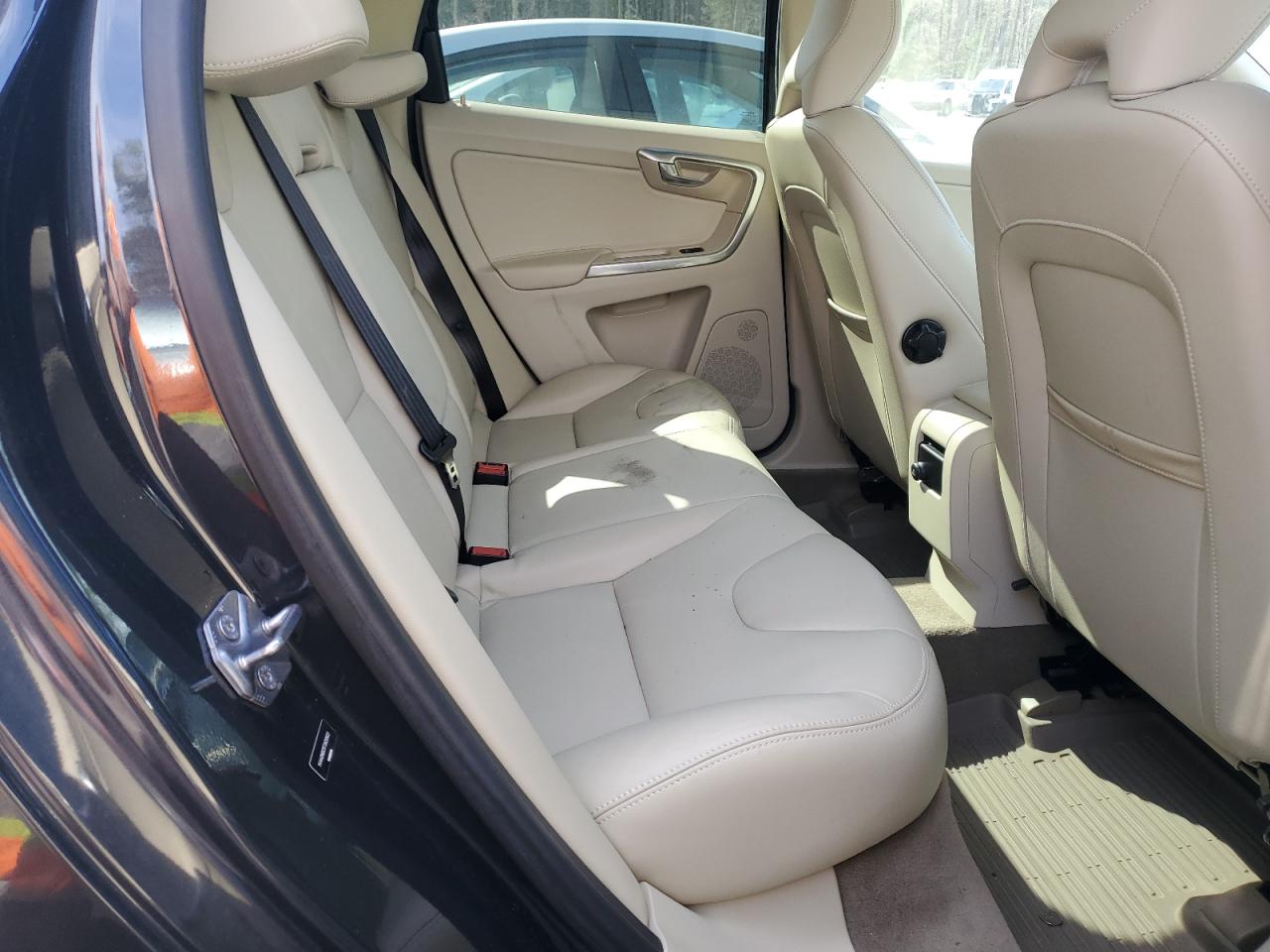 2015 Volvo XC60 - Image 11