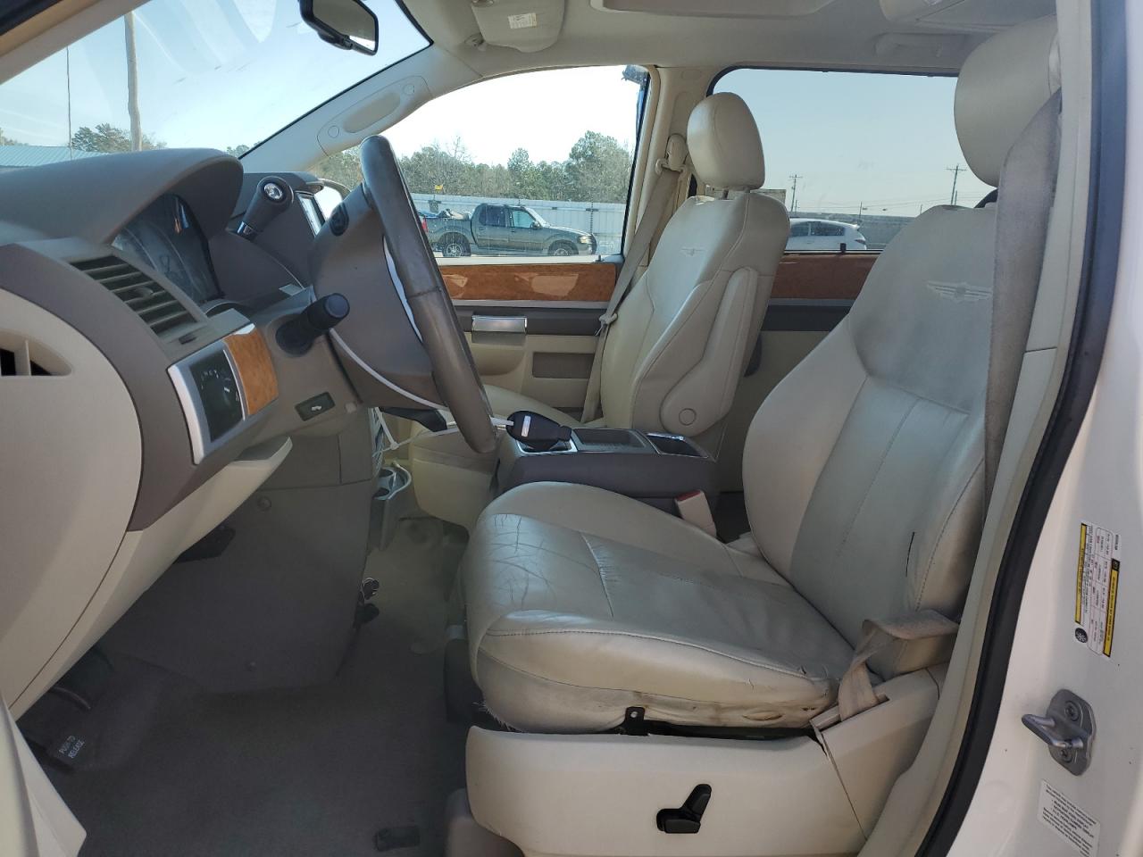 2008 Chrysler Town & Country - Image 7