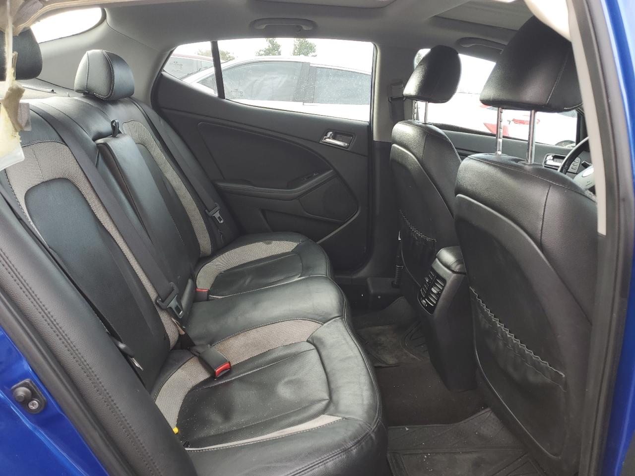 2011 Kia Optima - Image 11