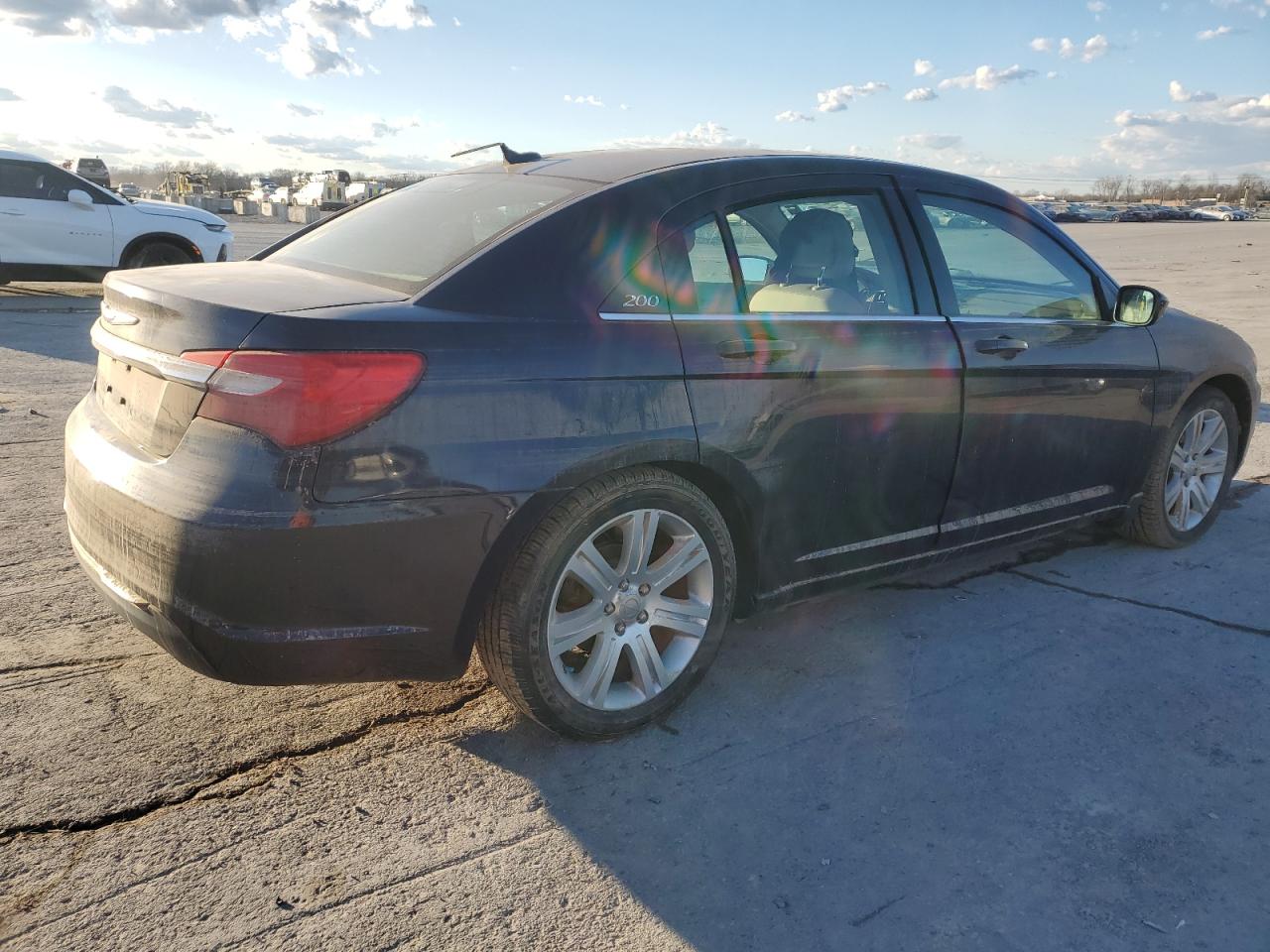 2011 Chrysler 200 - Image 3
