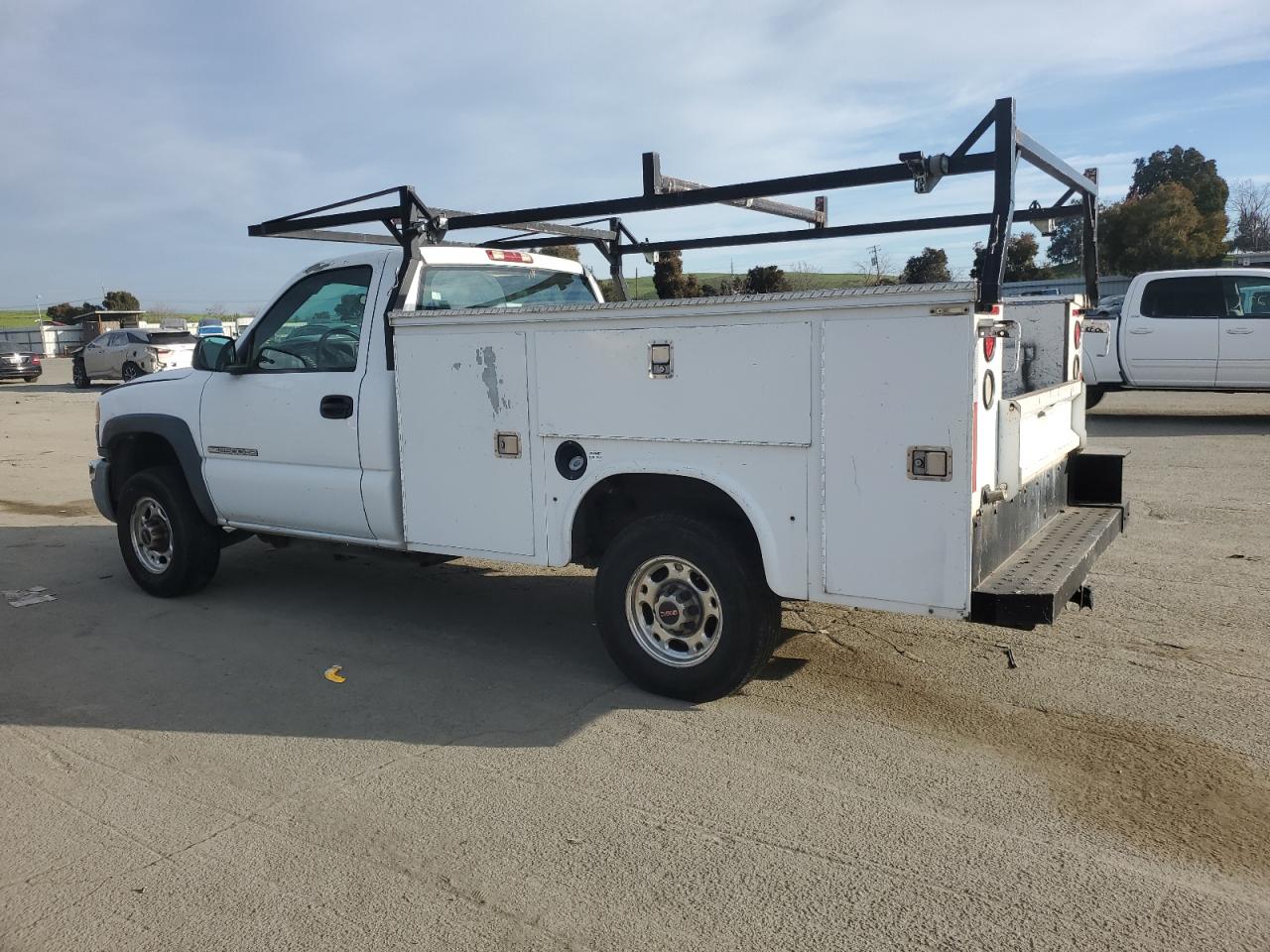2005 GMC Sierra - Image 2
