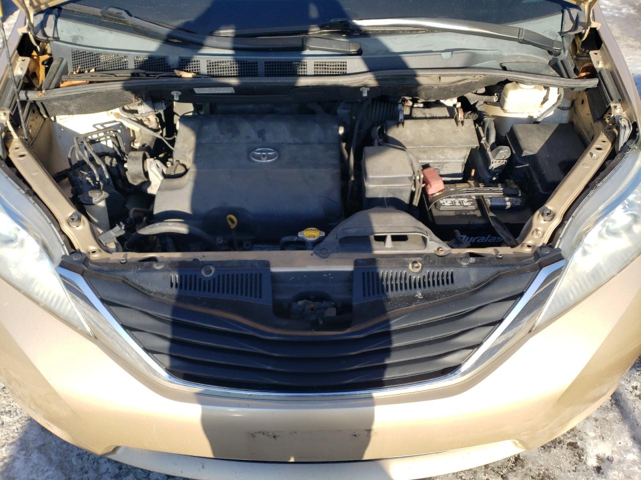 2012 Toyota Sienna - Image 12
