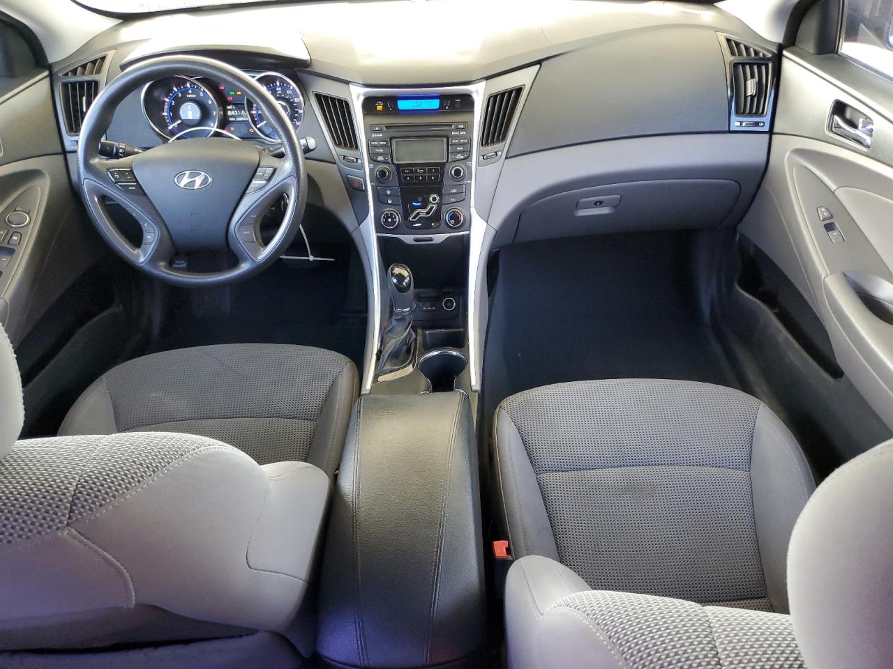 2013 Hyundai Sonata - Image 8
