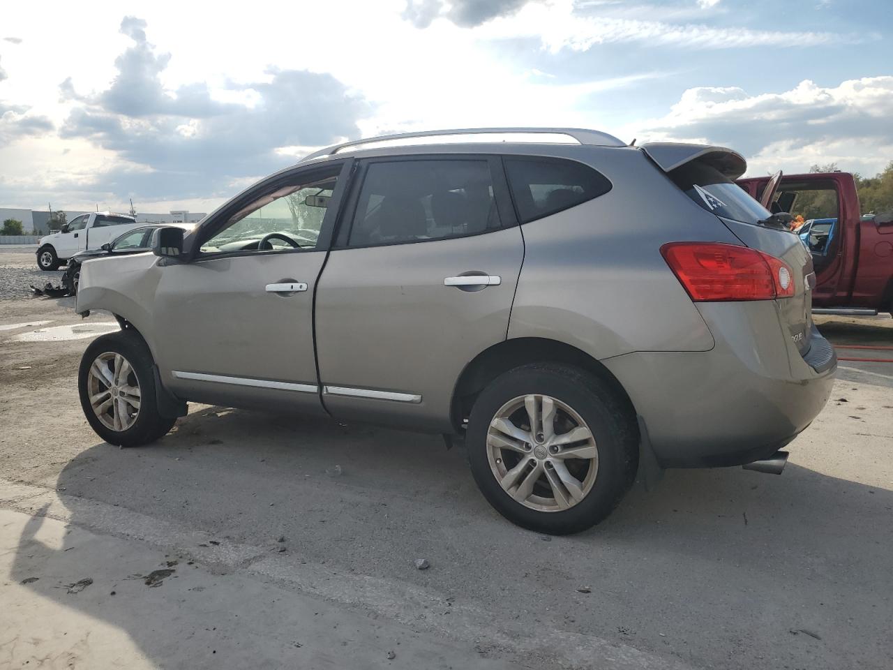 2012 Nissan Rogue - Image 2