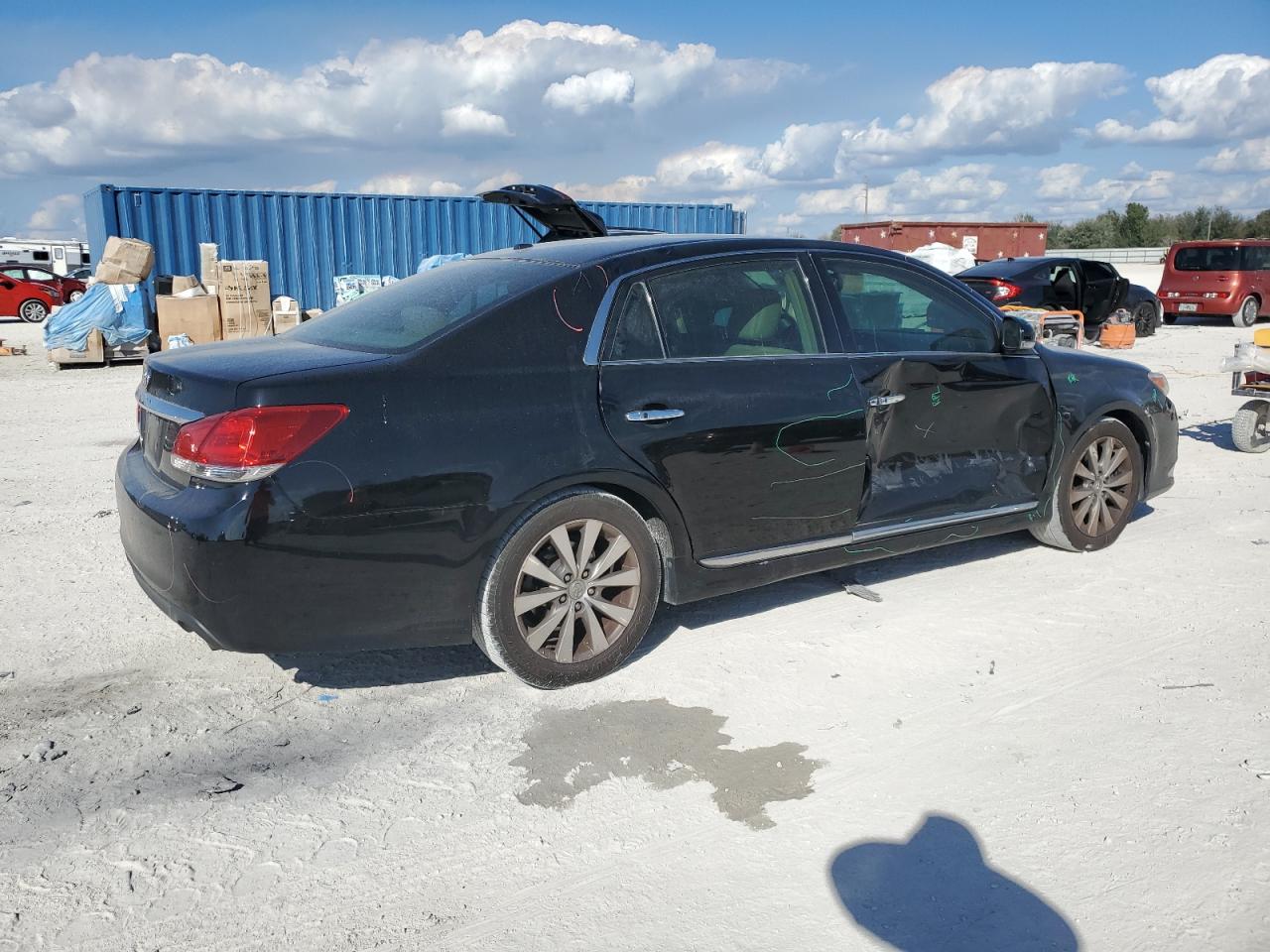2011 Toyota Avalon - Image 3