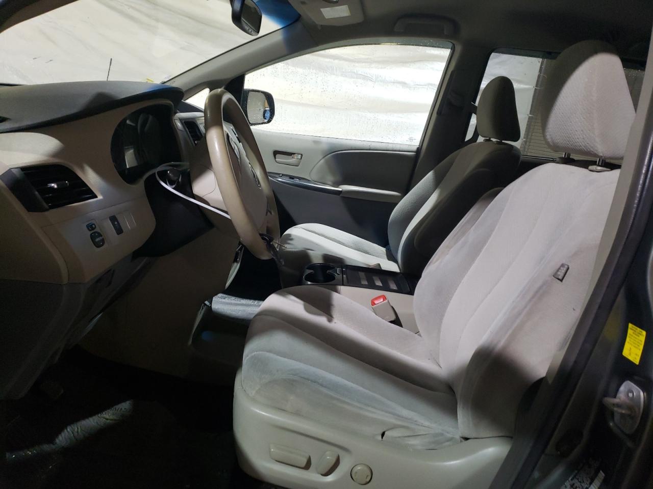 2011 Toyota Sienna - Image 7