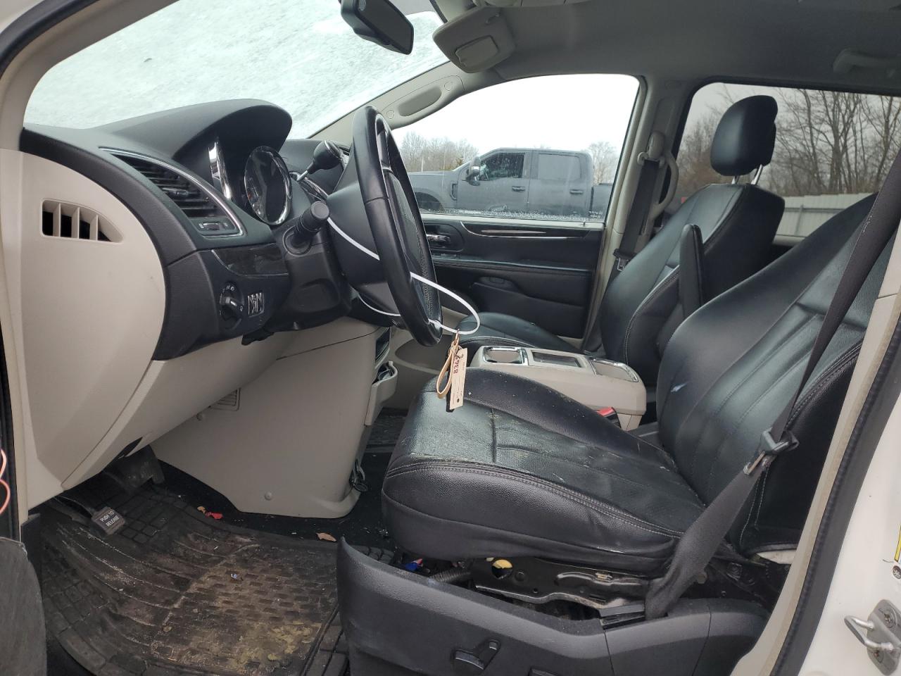 2012 Chrysler Town & Country - Image 7