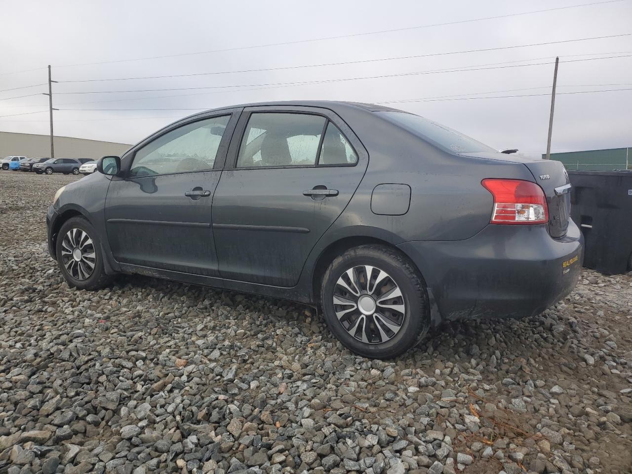 2010 Toyota Yaris - Image 2