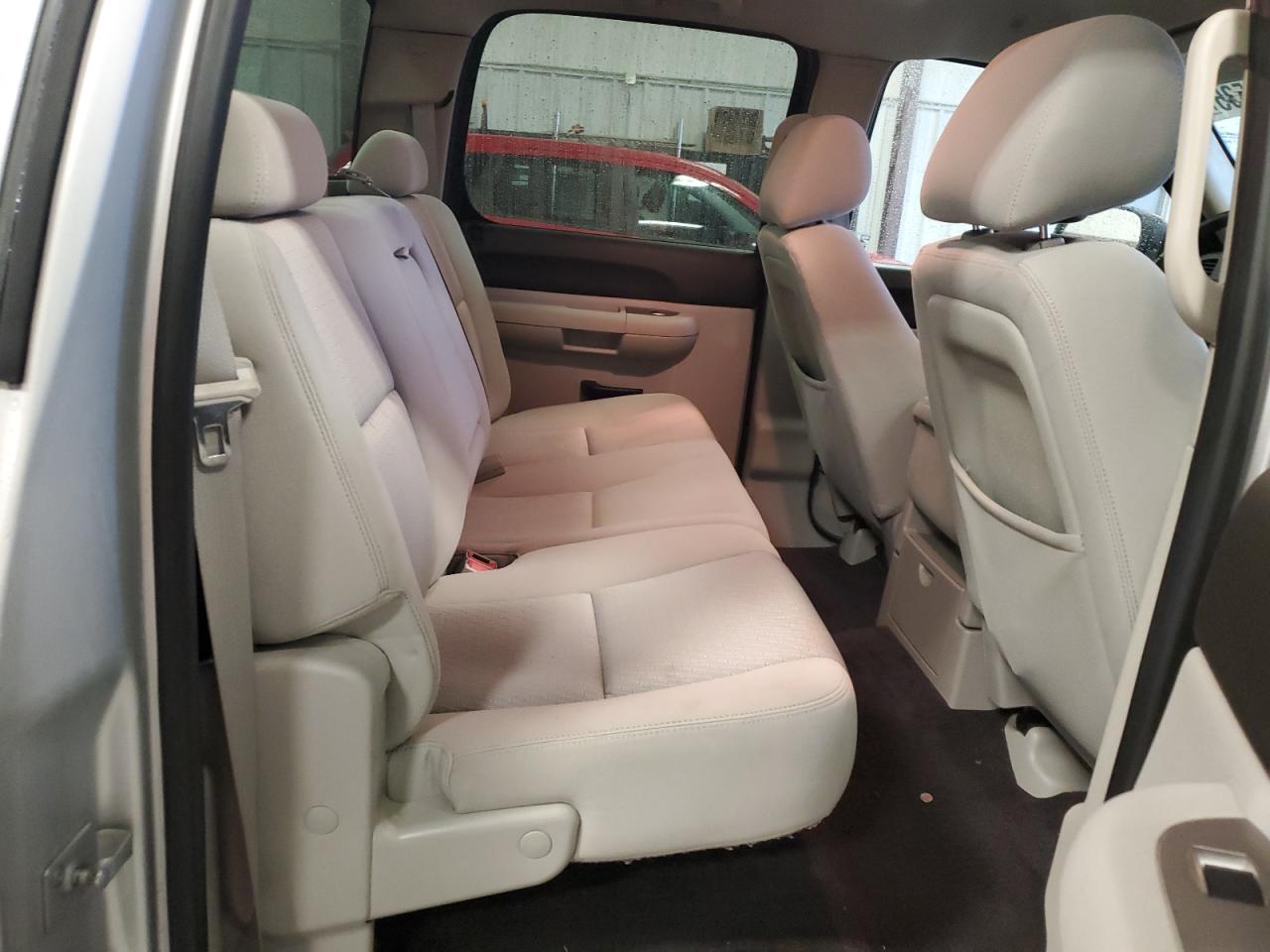 2011 Chevrolet Silverado - Image 10
