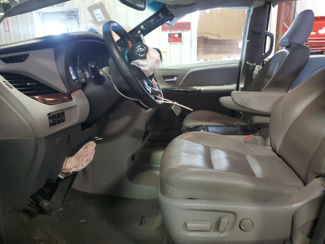 2015 Toyota Sienna - Image 7