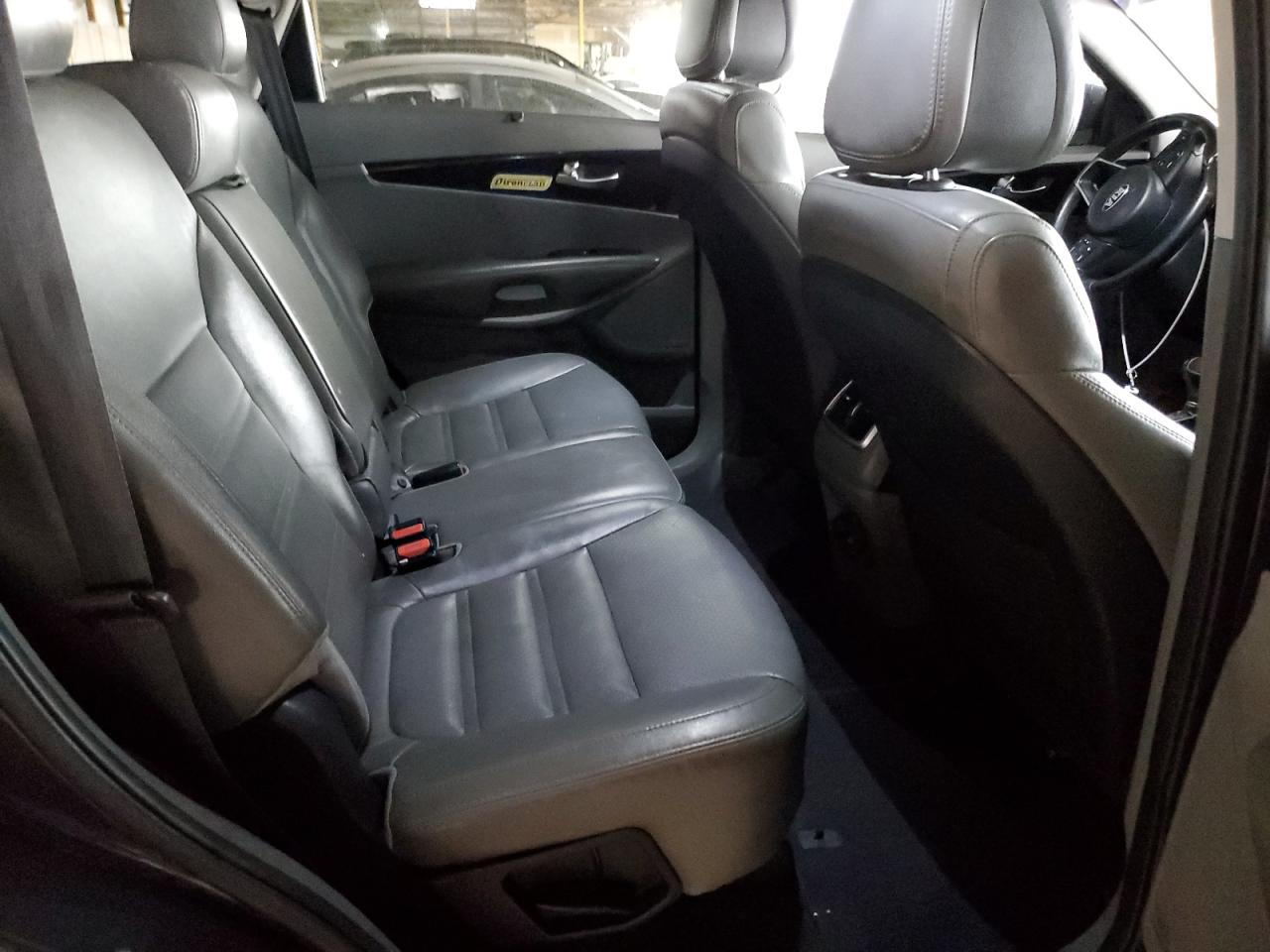 2016 Kia Sorento - Image 11