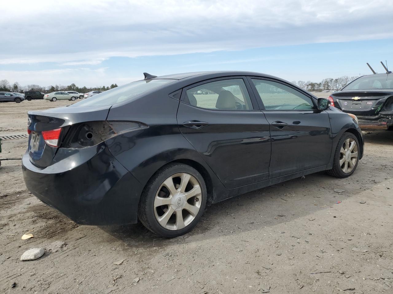 2012 Hyundai Elantra - Image 3