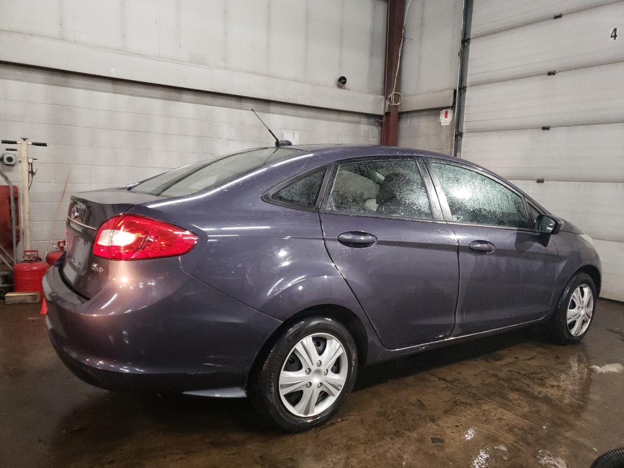 2012 Ford Fiesta - Image 3