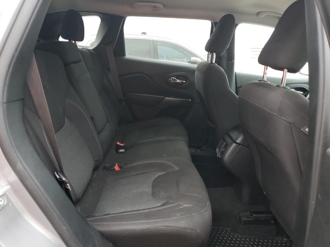 2019 Jeep Grand Cherokee - Image 11