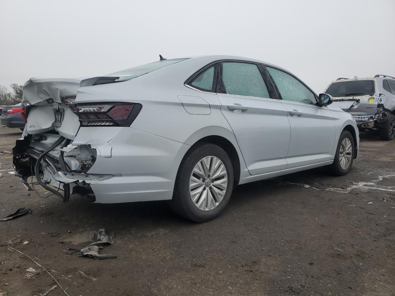 2019 Volkswagen Jetta - Image 3