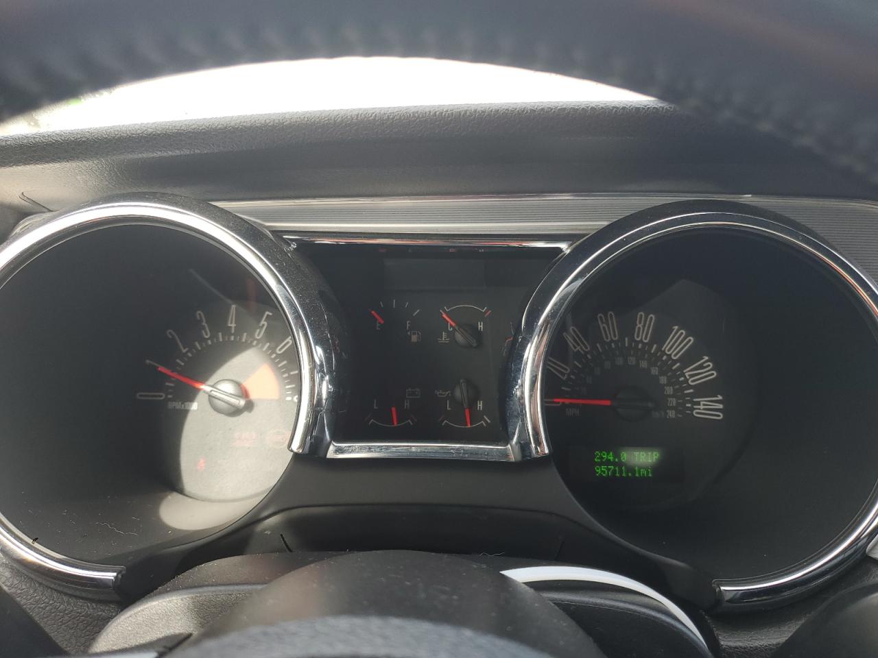2005 Ford Mustang - Image 9