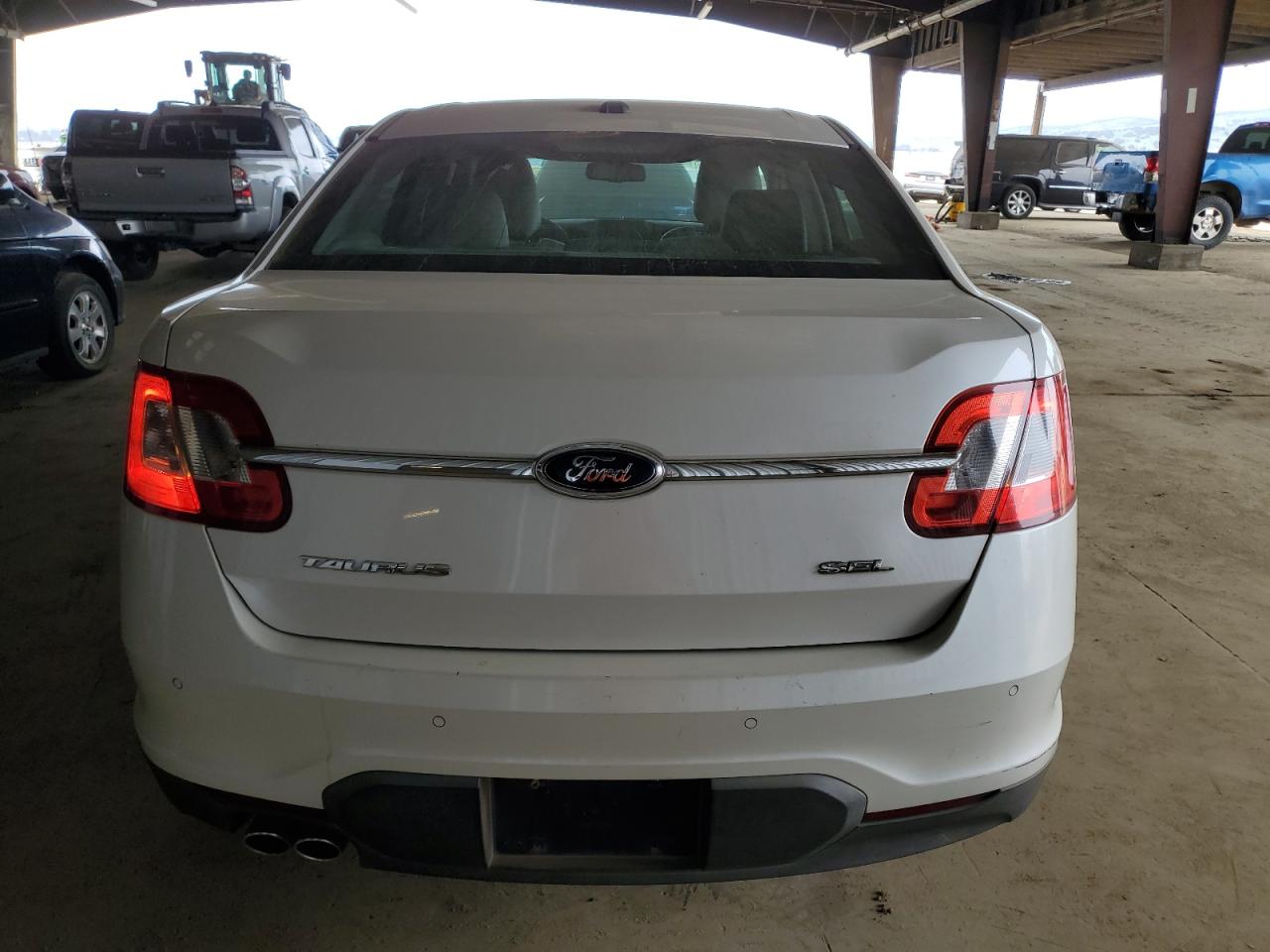 2010 Ford Taurus - Image 6