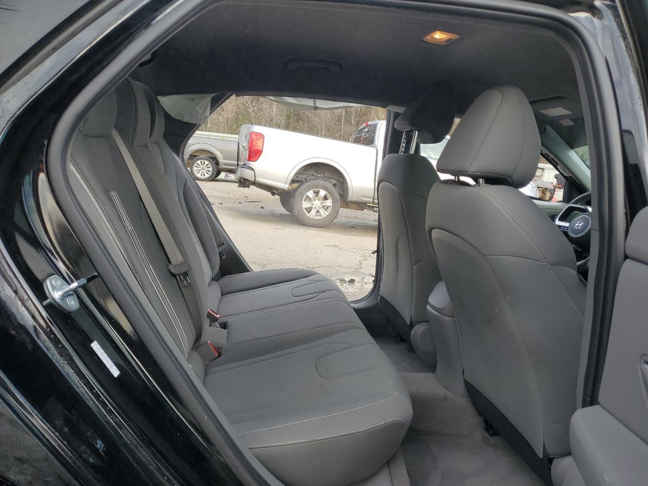 2023 Hyundai Elantra - Image 10