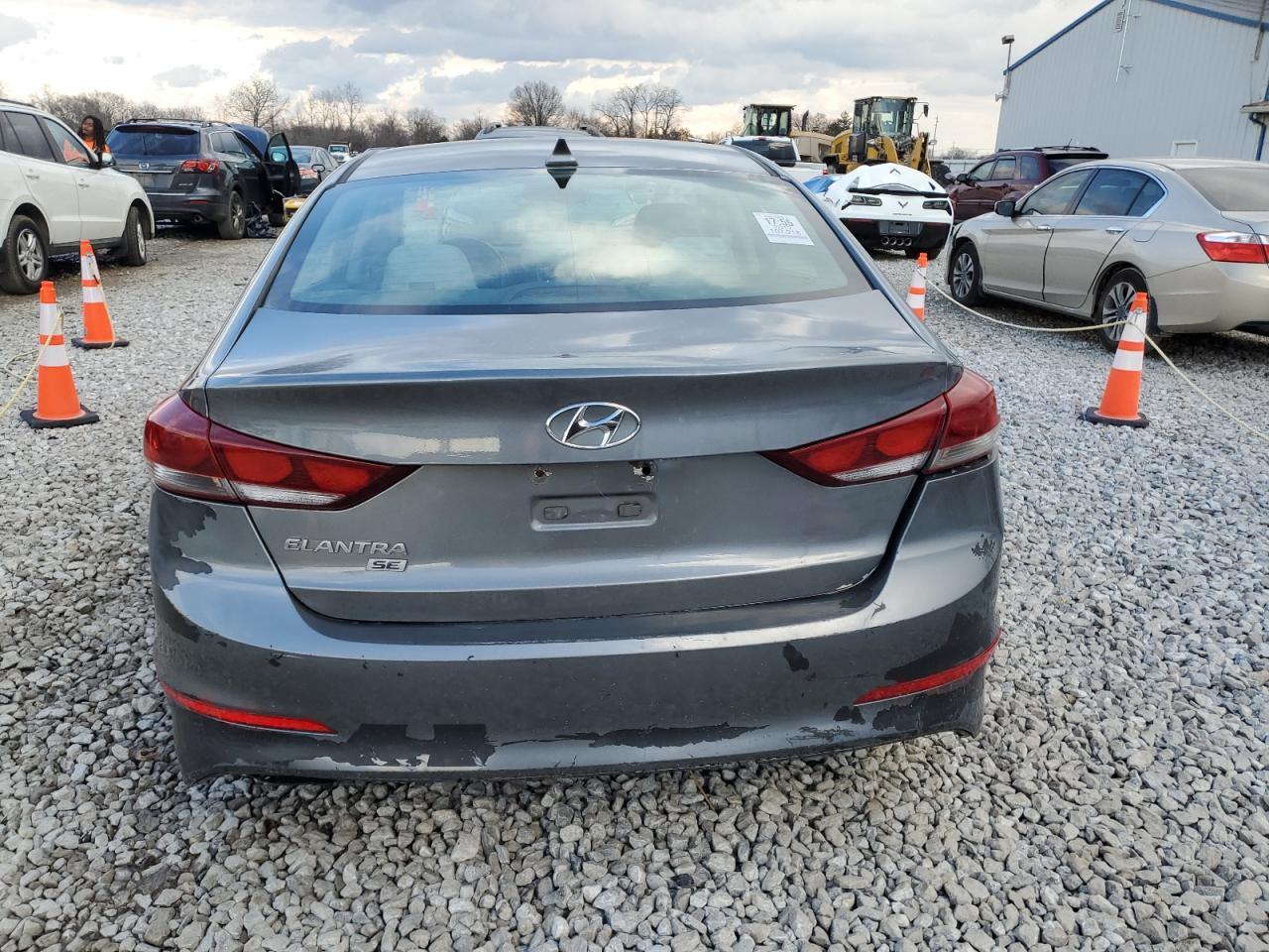 2017 Hyundai Elantra - Image 6