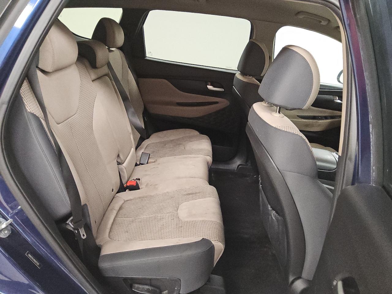 2022 Hyundai Santa Fe - Image 11