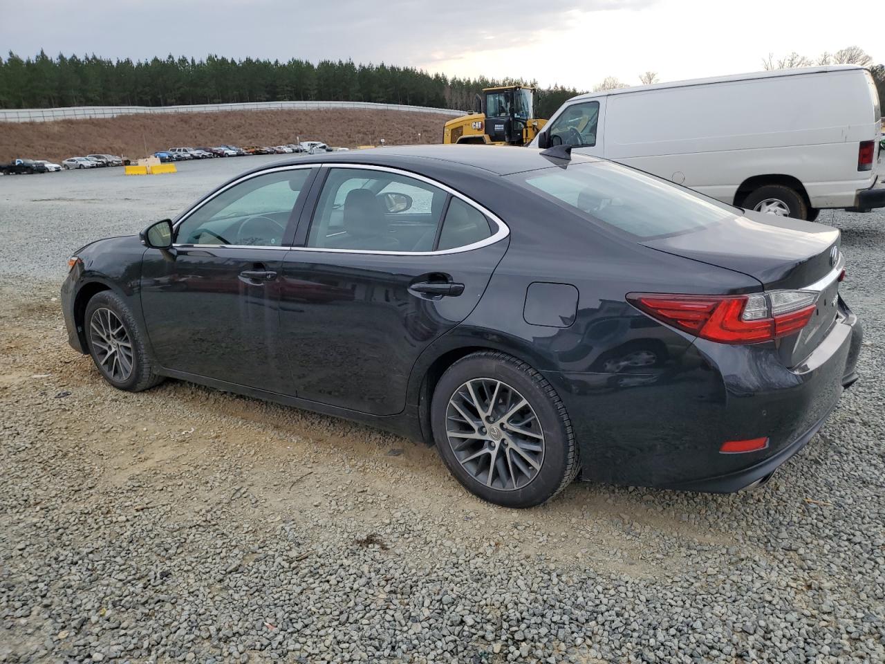 2016 Lexus ES - Image 2