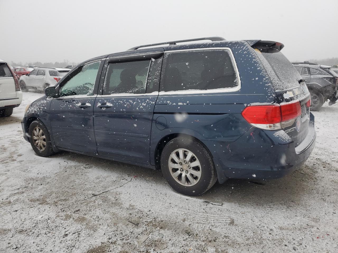 2010 Honda Odyssey - Image 2