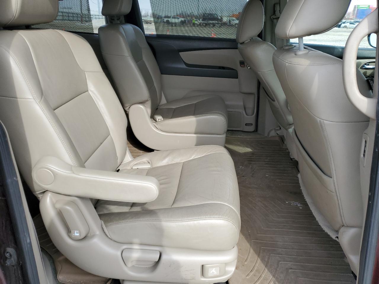 2015 Honda Odyssey - Image 11