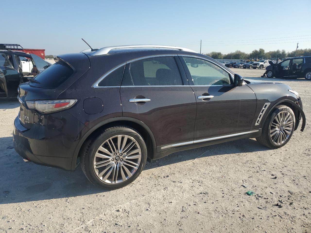 2017 Infiniti QX70 - Image 3