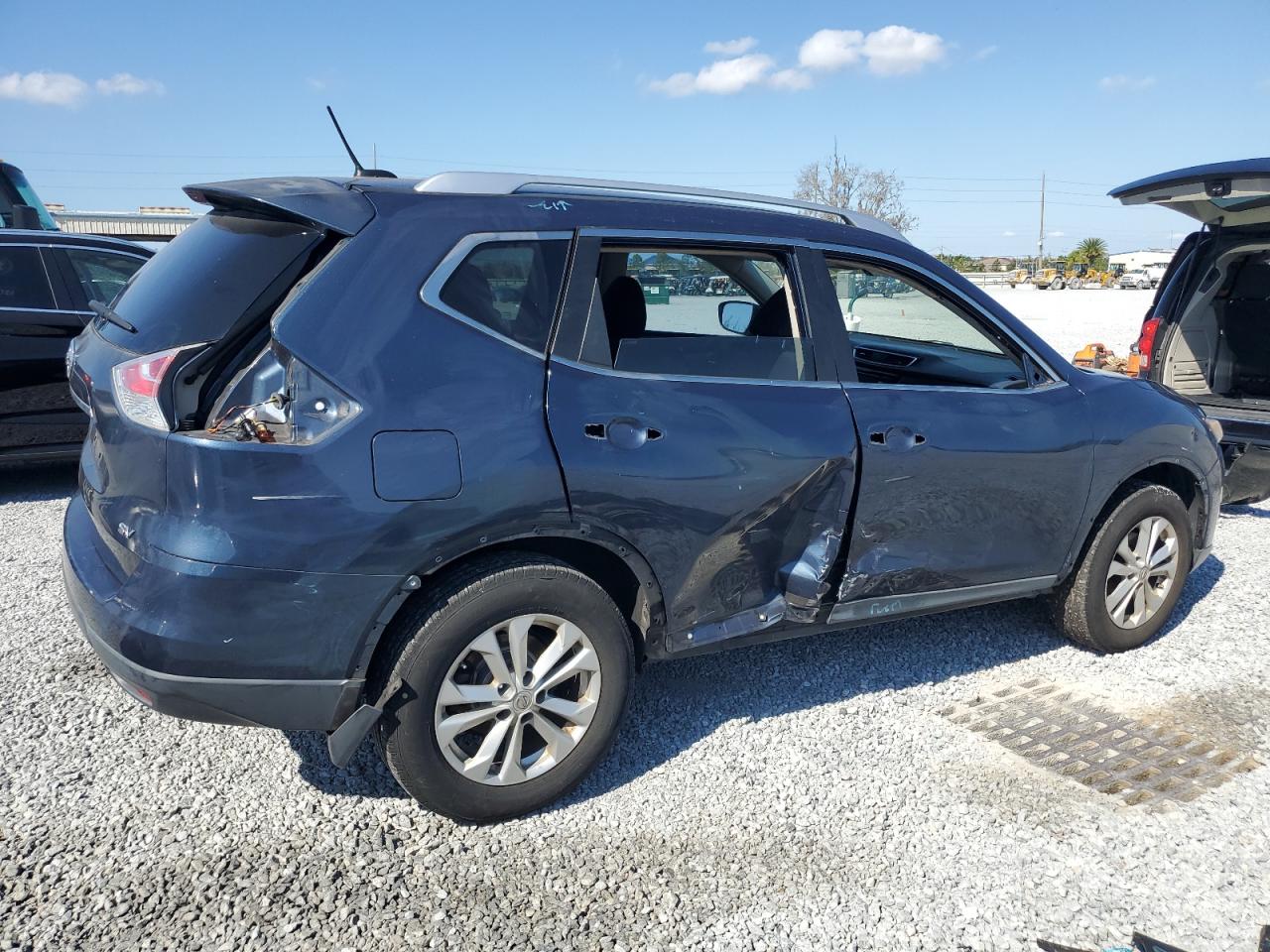 2015 Nissan Rogue - Image 3