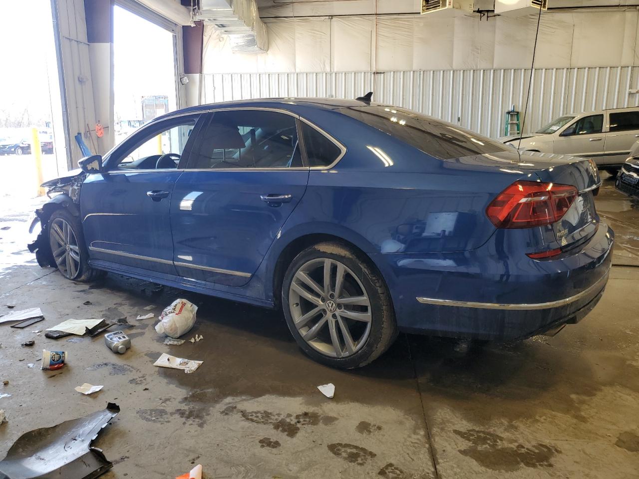 2017 Volkswagen Passat - Image 2