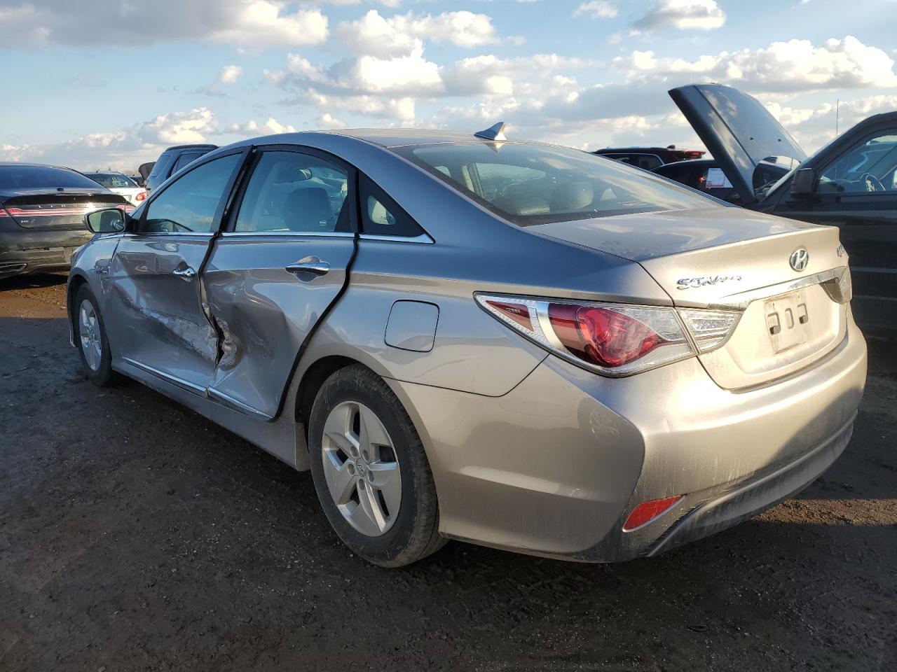 2011 Hyundai Sonata - Image 2