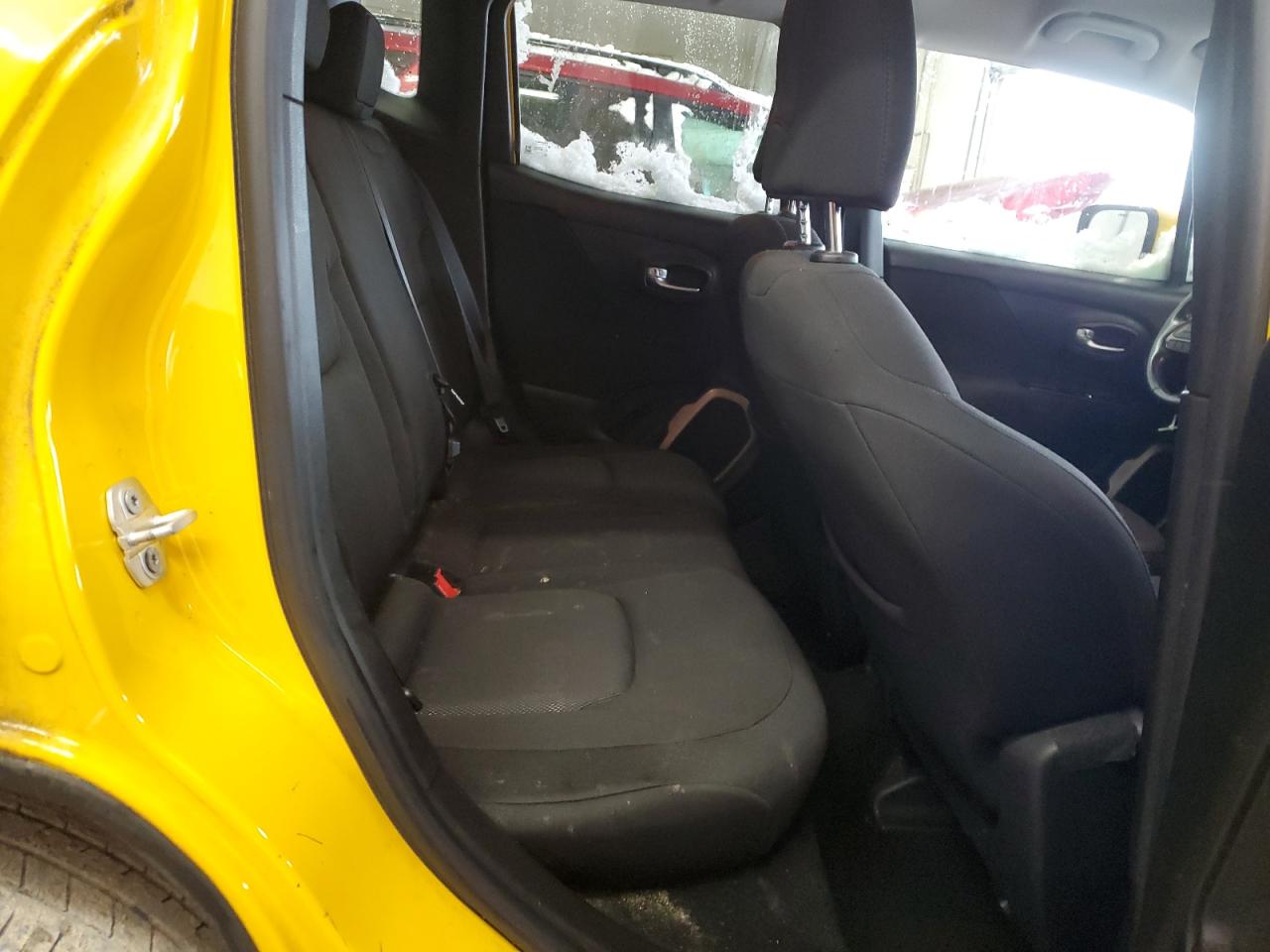 2015 Jeep Renegade - Image 11