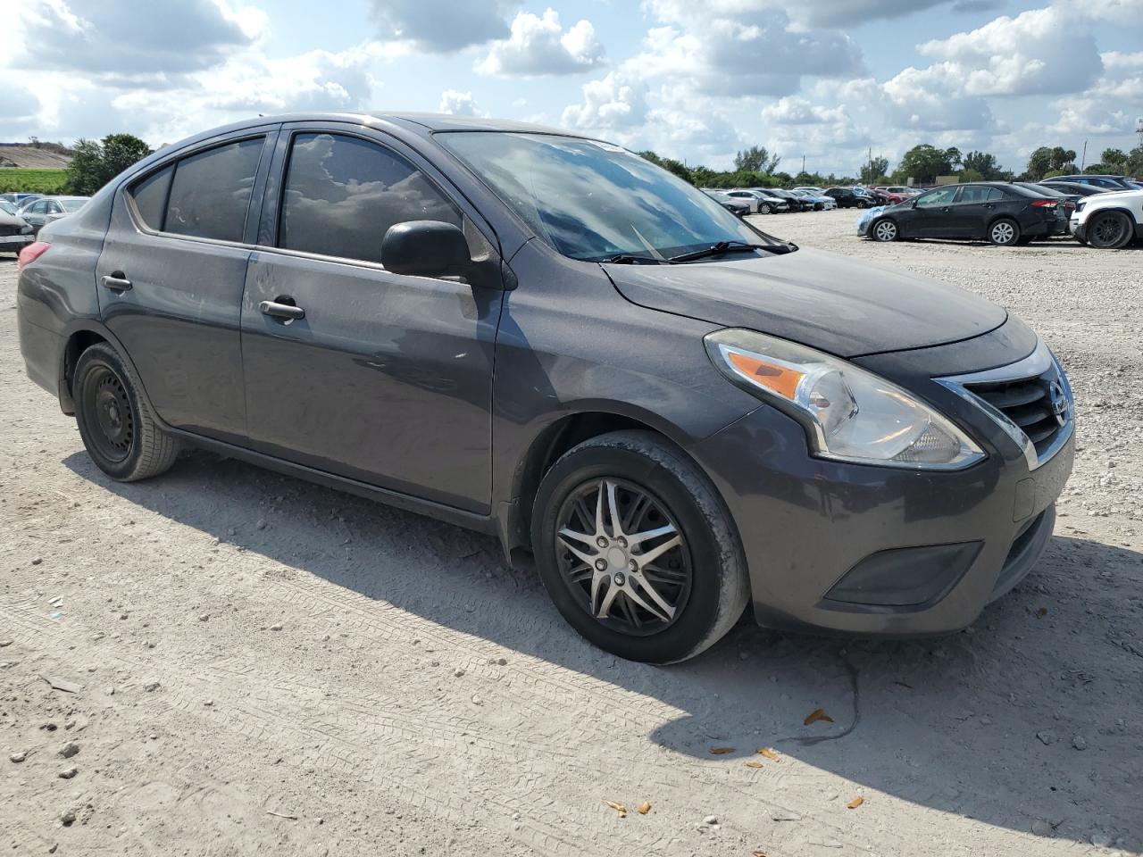 2015 Nissan Versa - Image 4