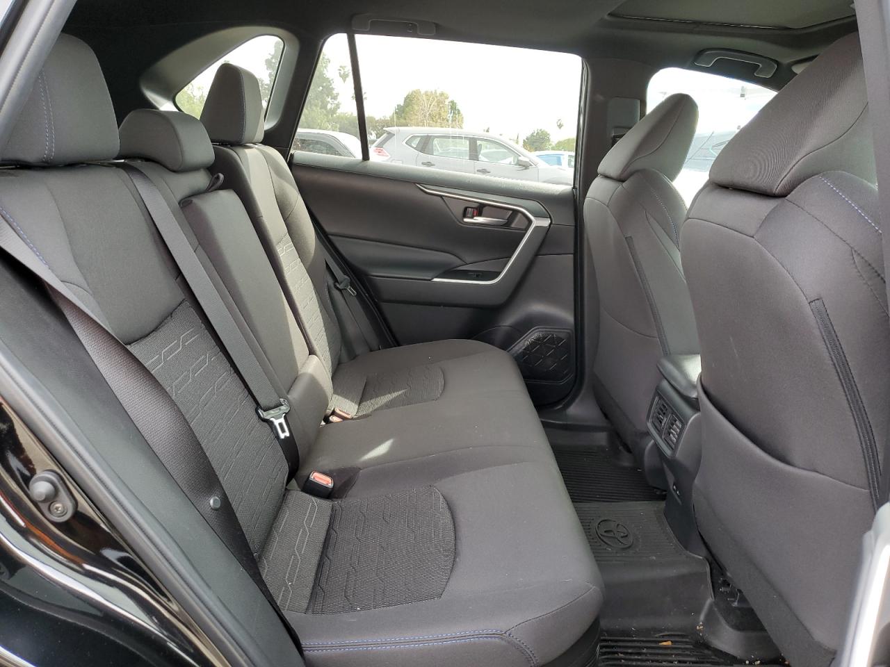 2022 Toyota RAV 4 - Image 11