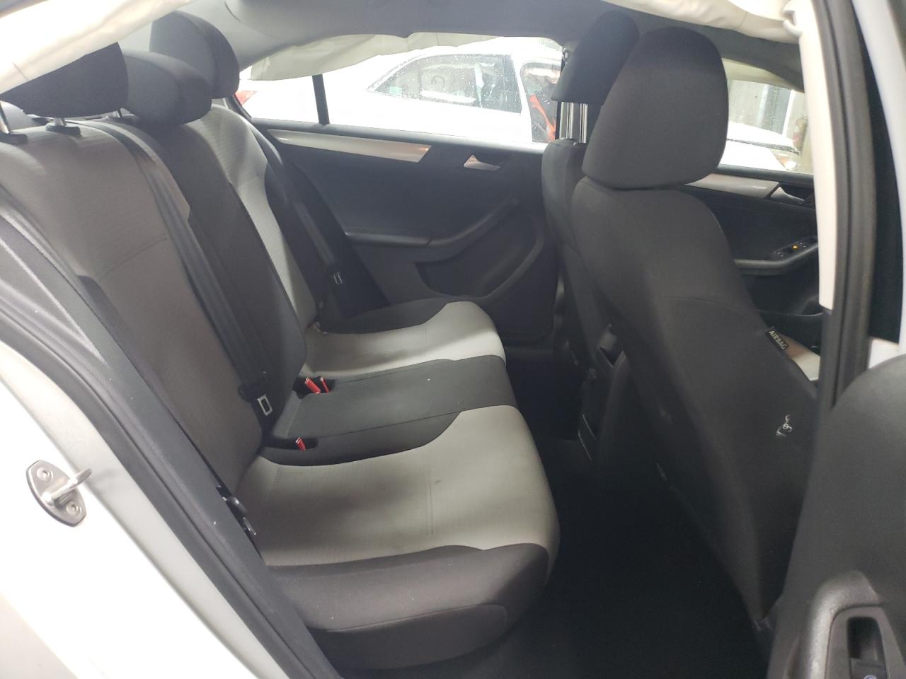 2017 Volkswagen Jetta - Image 10