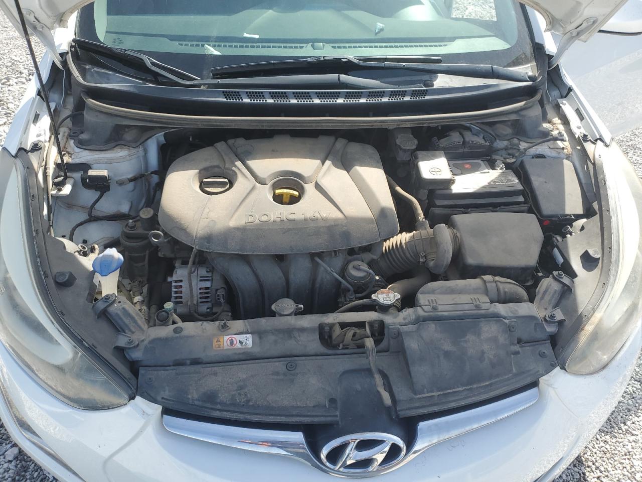 2016 Hyundai Elantra - Image 12