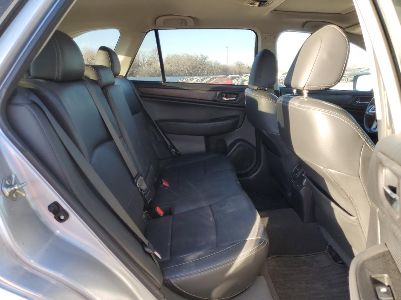 2015 Subaru Outback - Image 12