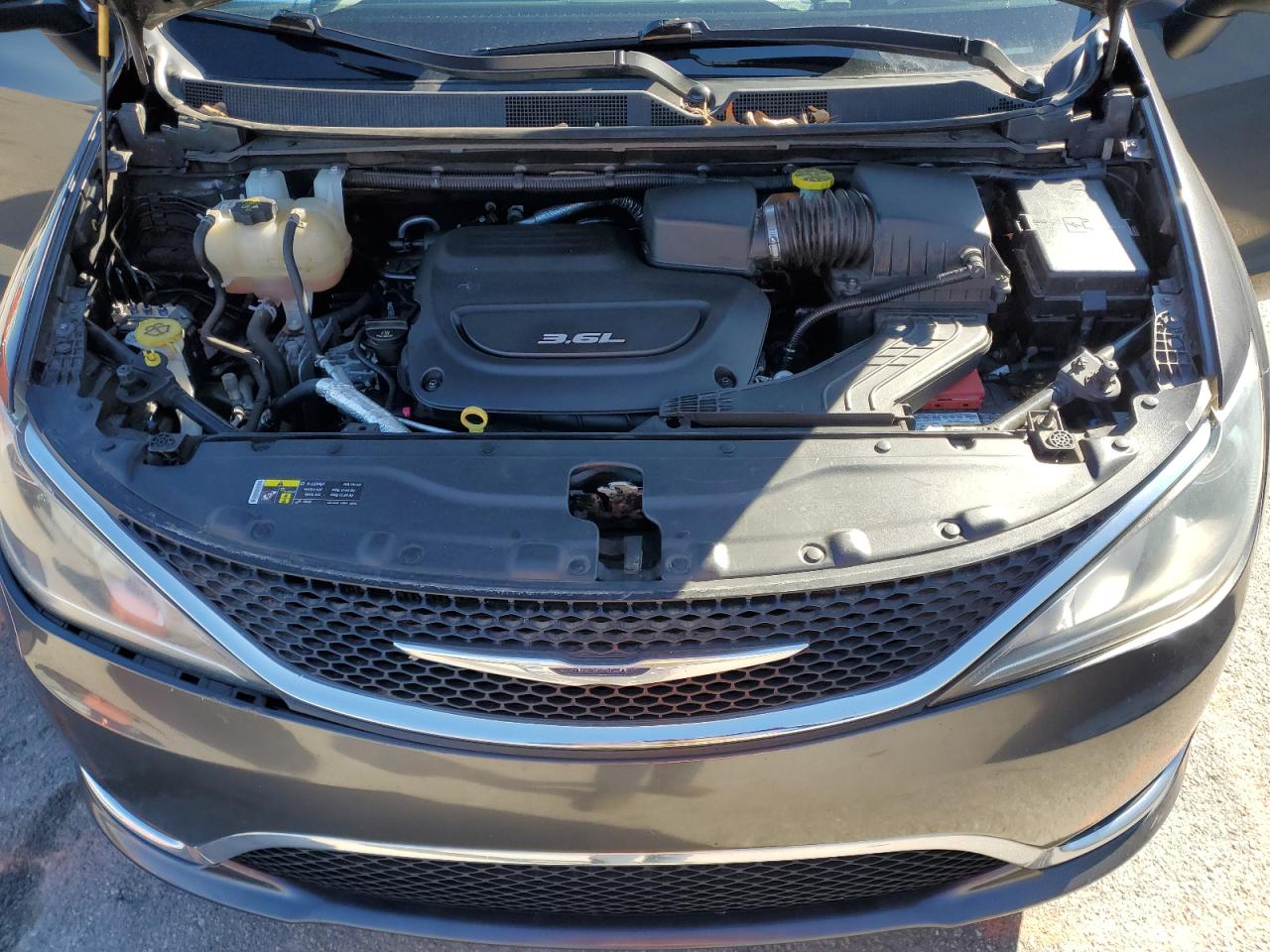 2017 Chrysler Pacifica - Image 13